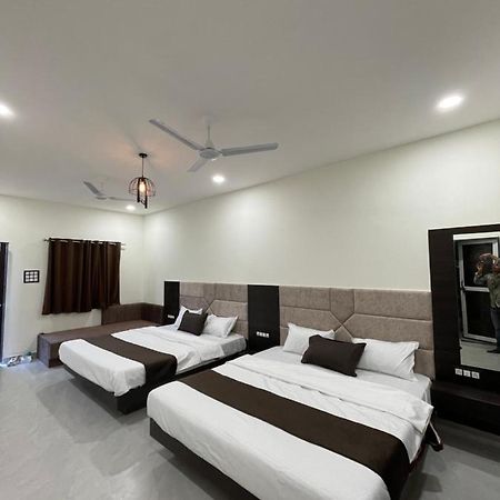 Tekri Farms And Retreat Hotel อุจเจน ภายนอก รูปภาพ